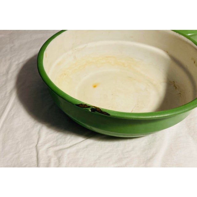Vintage Enamelware Bowls Set of Two Nesting Bowls Green Exterior With Off White Interior For Sale In Dallas - Image 6 of 12
