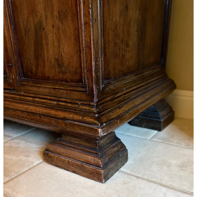 Wood 18th Century Antique Walnut Italian Renaissance Buffet/ Credenza For Sale - Image 7 of 9