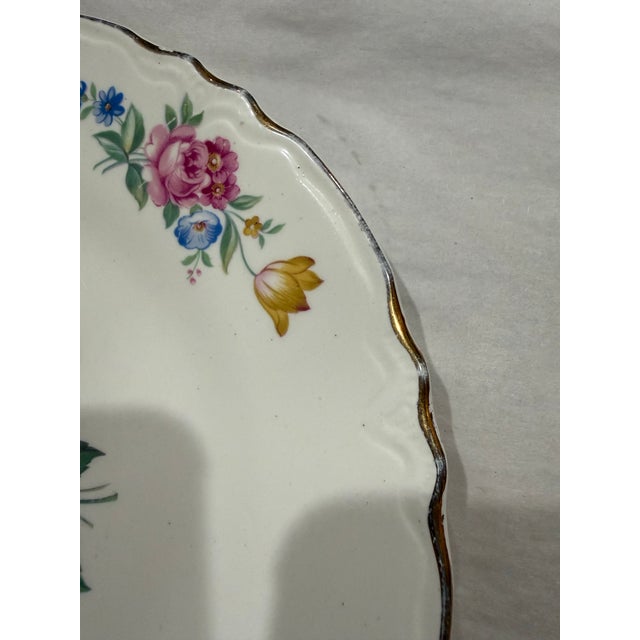 Mid-Century Modern Vintage Scio Pottery “Hazel” Pattern, Floral Dinner Plate From the 1940s With a Central Pink Rose Bouquet and Scalloped Gold Trim Edge. For Sale - Image 3 of 6