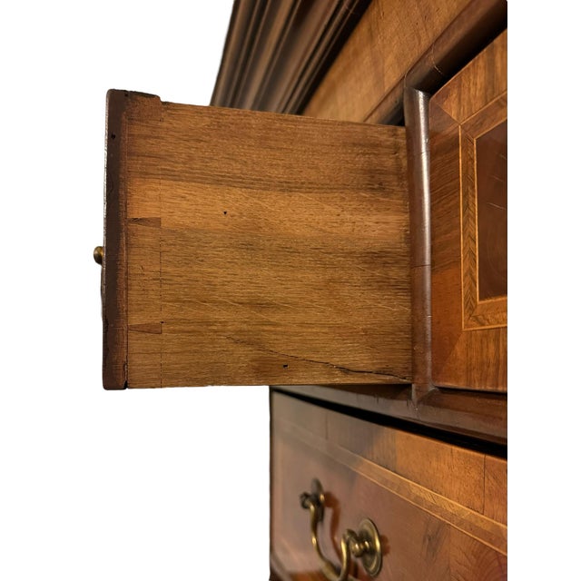 George I Oyster-Veneered Walnut Chest on Chest (Tallboy), C. 1720–1740 For Sale - Image 4 of 15