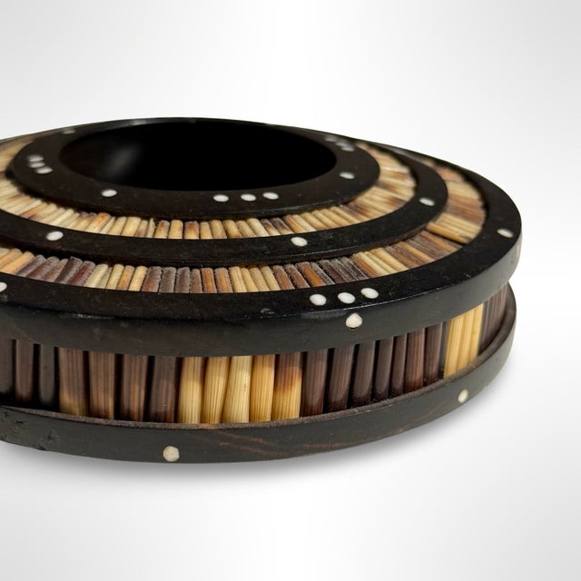 Anglo-Indian Ebony and Porcupine Quill Catchall Dish, Vide-Poche Bowl W/ Bone Inlay For Sale - Image 4 of 6