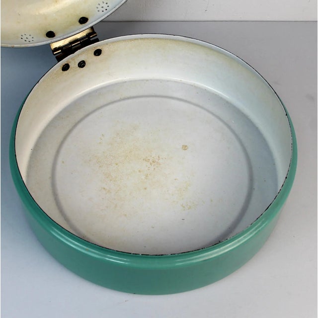 Enameled Iron Bread Box, in Good conditions. Designed 1920 to 1949