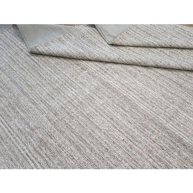 Greige Galerie Shabab Collection Mid-20th Century Turkish Flatweave Kilim Carpet For Sale - Image 8 of 8