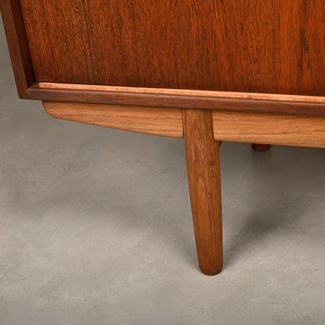 Vintage Model 160 Sideboard in Teak and Oak by Børge Mogensen for Søborg Møbelfabrik, 1960s For Sale - Image 13 of 18
