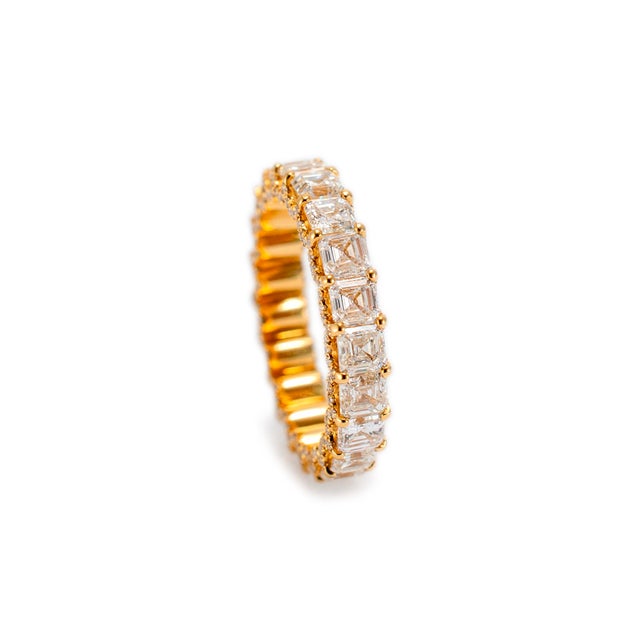 Modern 18k Yellow Gold Full Eternity 4.43ct. Asscher Cut Diamond Accented Wedding Band For Sale - Image 3 of 7
