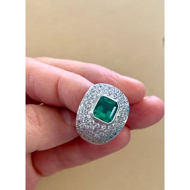 Early 20th Century 3 Carat Emerald Cut Colombian Emerald and Diamond 18 Karat Gold Ring Estate For Sale - Image 5 of 18