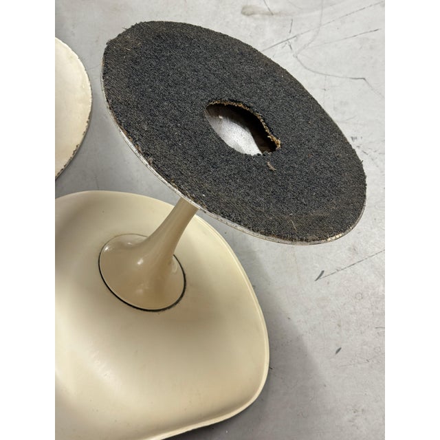 Brown 1950s Early Production Knoll Saarinen Walnut Tulip Table & 4 Chairs 575 Madison For Sale - Image 8 of 18