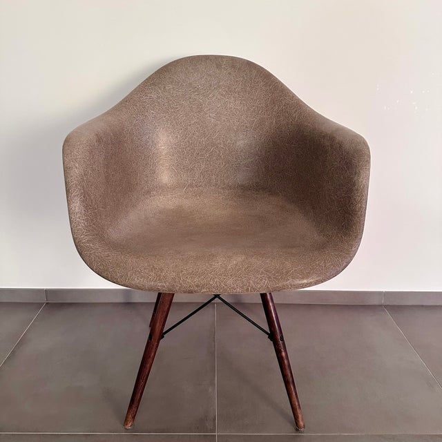 Lounge Chair with Fiberglass by Charles & Ray Eames for Herman Miller, 1950s For Sale - Image 6 of 7