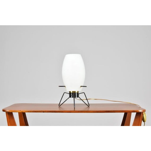 A great Space Age style table lamp from the 1950s that embodies the design ethos of mid-century Italy. With its opaline...
