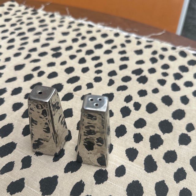 Pair of Silver-Tone Metal Geometric Salt and Pepper Shakers For Sale - Image 4 of 8