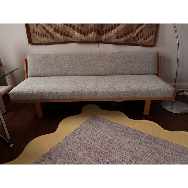 Daybed designed by Hans J. Wegner and produced by Getama in Denmark during the 1950s. Constructed in beech with veneered...