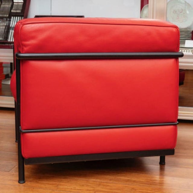 Vintage LC2 Chair in Red Leather by Le Corbusier and Pierre Jeanneret, 1928 For Sale - Image 13 of 16