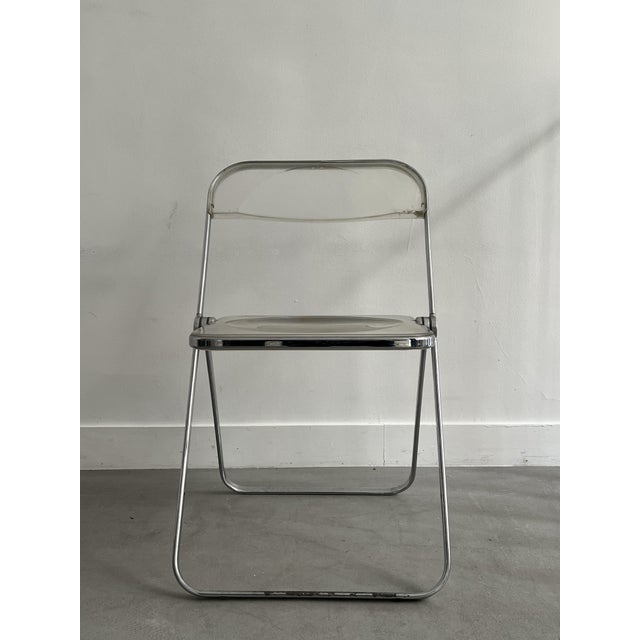 Set of 7 "plia" chairs by Giancarlo Piretti for Anonima Castelli, 1970s. Metal frame with transparent acrylic glass seat...