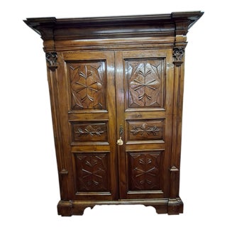 Late Baroque Genoese Linen Wardrobe in Walnut, 17th Century For Sale
