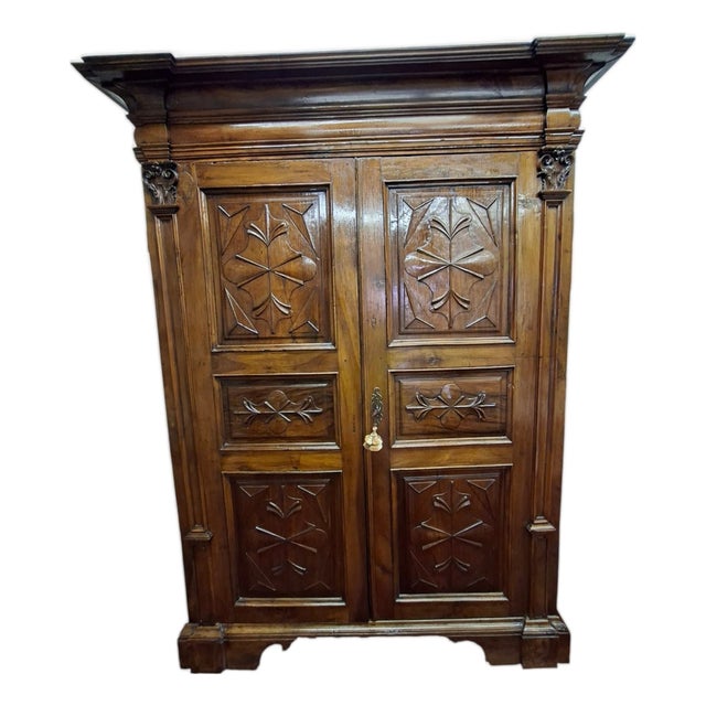 Late Baroque Genoese Linen Wardrobe in Walnut, 17th Century For Sale