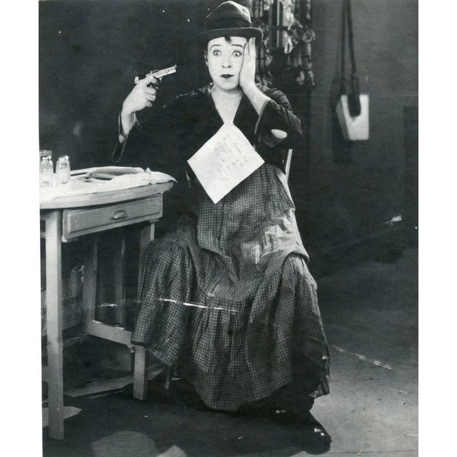 Picture of a set with Harry Langdon - 1930 circa 1926 For Sale - Image 3 of 3