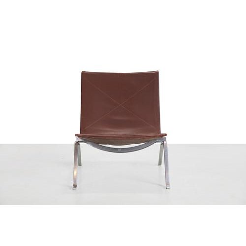 This iconic pk22 armchair was designed by poul kjærholm and is an early version produced by e. Kold christensen. For...