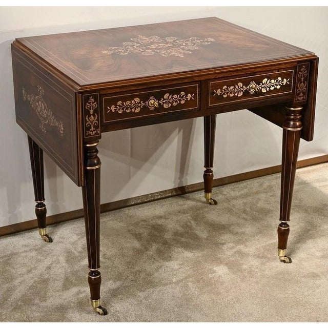 Table all sides and modular, with two slaughterings at the ends, making it possible to obtain a larger area. The top is...