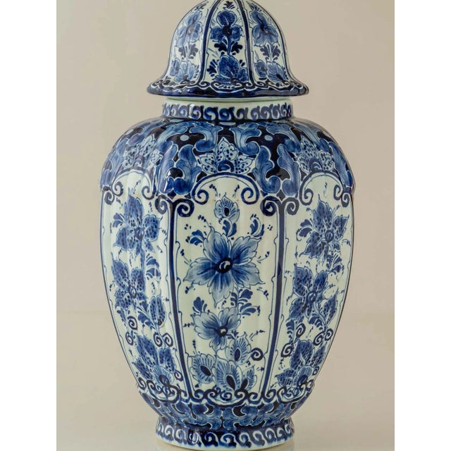 Dutch Delft Blue & White Ceramic Table Lamp with New Pleated Ikat Shade For Sale - Image 6 of 13