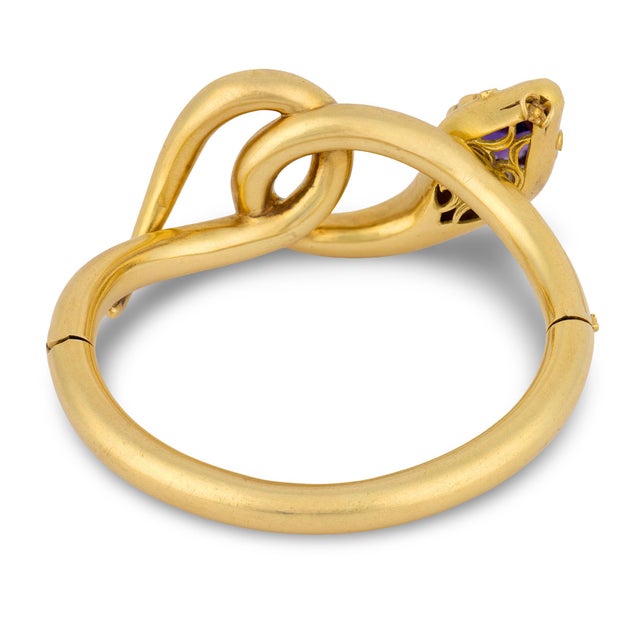1930s 1930s Art Deco Amethyst Diamond Emerald 18k Yellow Gold Snake Bangle For Sale - Image 5 of 5