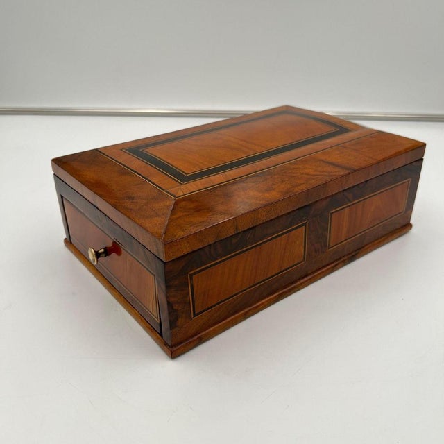 Biedermeier Jewelry Box in Walnut, Ebony, Maple, South Germany, 1830s For Sale - Image 3 of 18