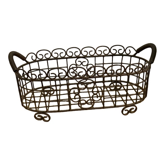 1980s Vintage Farmhouse Centerpiece Heavy Gauge Metal Wire Basket With Handles For Sale