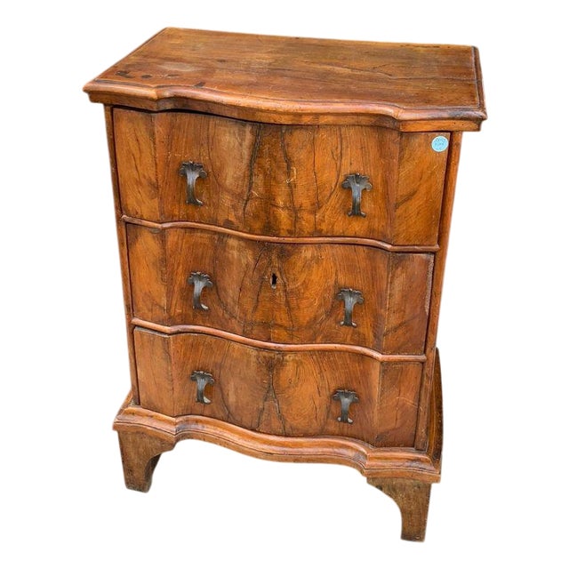 Venetian Chest of Drawers in Walnut and Walnut Burl For Sale