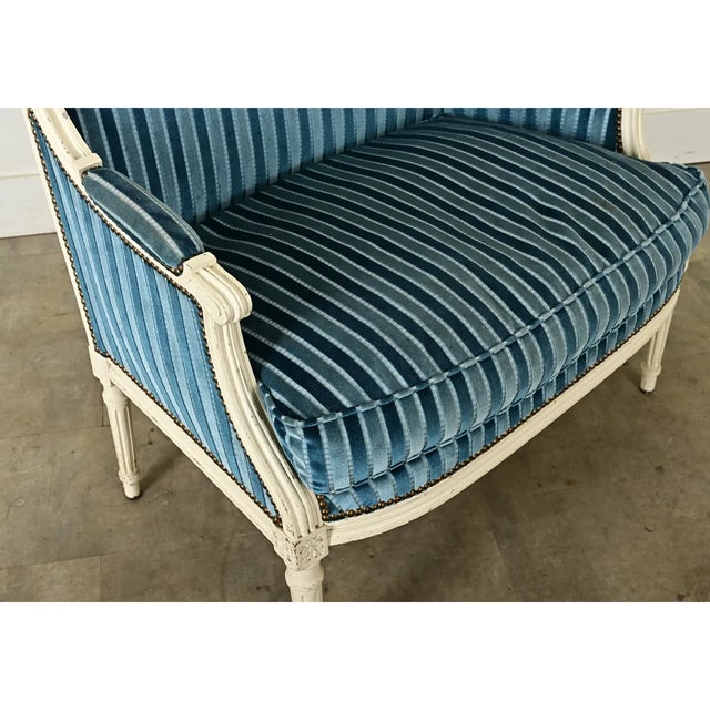 French 19th Century Louis XVI Style Blue Velvet Marquise Bergere For Sale - Image 10 of 12