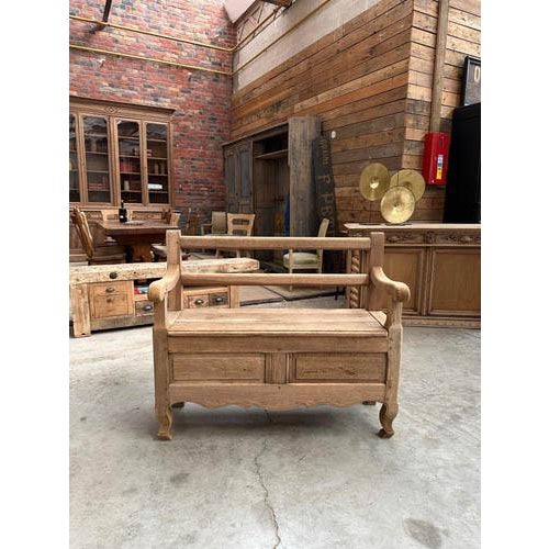 This old solid oak bench has been fully restored. Its box under the seat provides ample storage space Seat height 53 cm I...