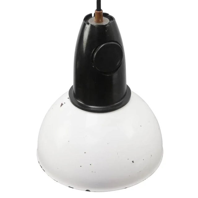 Rare industrial lamp made of white enamel with Bakelite top. E27 / E26 Up to 250V (Europe/UK Standard).The wiring of this...