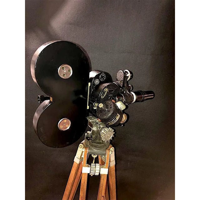 Circa 1930s Bell & Howell 35mm Eyemo Movie Camera For Sale In Dallas - Image 6 of 7