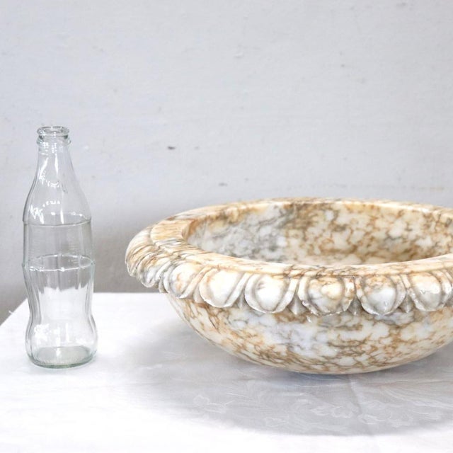 20th Century Circular Sink in Marble, 1890s For Sale - Image 6 of 13