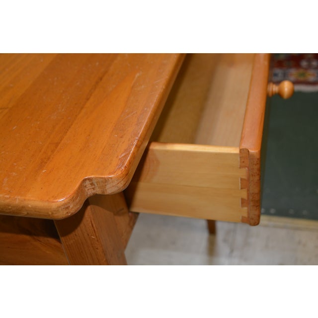 1970s 1970s Vintage Arts & Crafts Shaker Ethan Allen Pine Side Table W/ Drawer - Country Craftsman Collection For Sale - Image 5 of 18