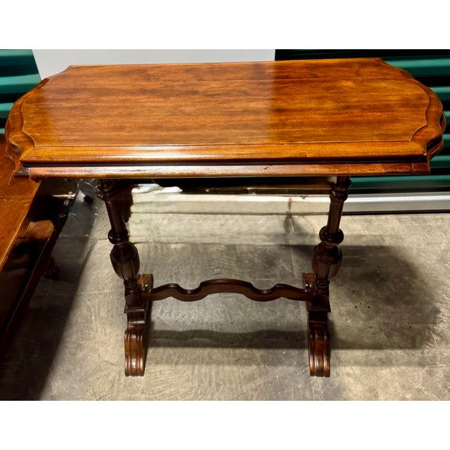Early 19th Century Early 19th Century Victorian Style Walnut Parlor Table For Sale - Image 5 of 7