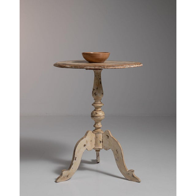 French Provincial 1900-1909 France Weathered Whitewash Cerused Oak Tripod Pedestal Table For Sale - Image 3 of 10