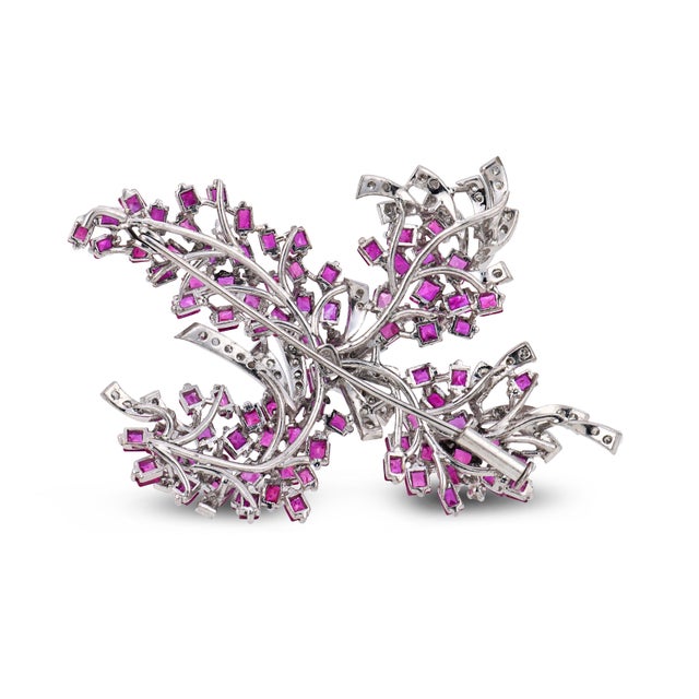 Mid 20th Century Mid 20th Century Retro 10.00 Carat Pink Sapphire Diamond 14k White Gold Brooch For Sale - Image 5 of 5