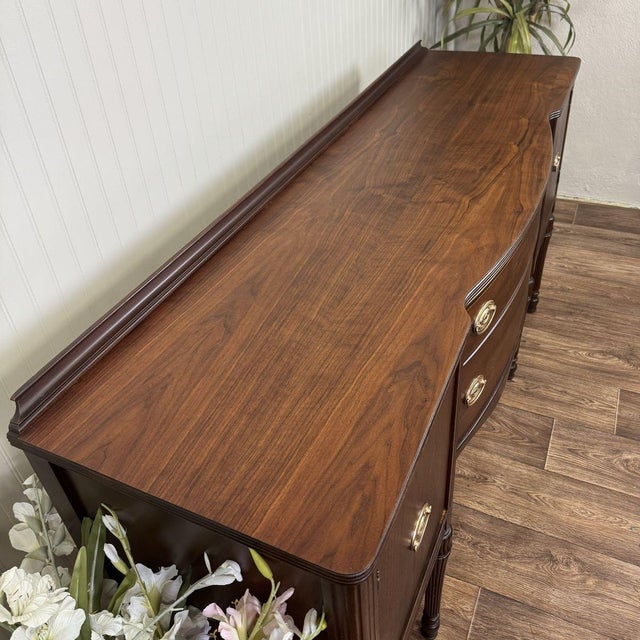 Early 19th Century Vintage Mahogany Federal-Style Sideboard / Buffet For Sale - Image 5 of 16