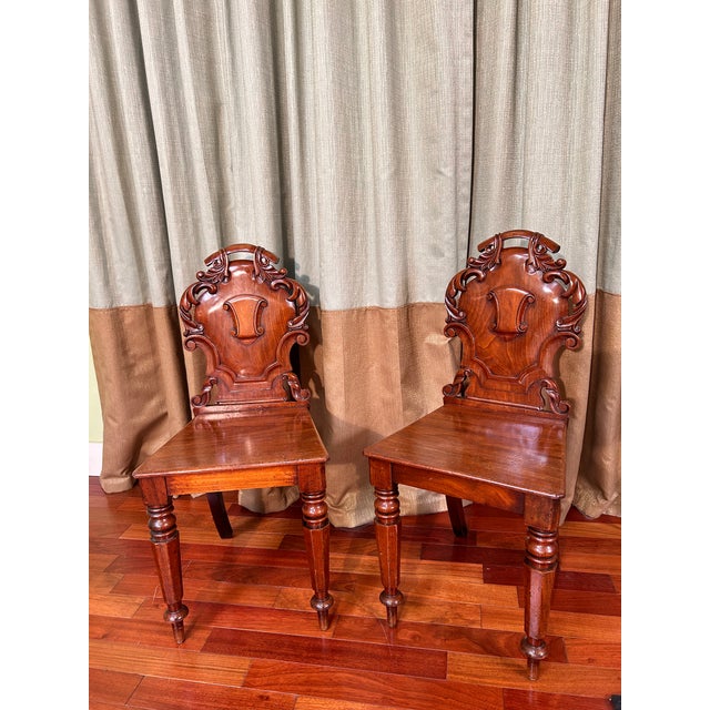 Traditional 19th Century English Regency-Style Carved Mahogany Shield Back Hall Chairs - A Pair For Sale - Image 3 of 7