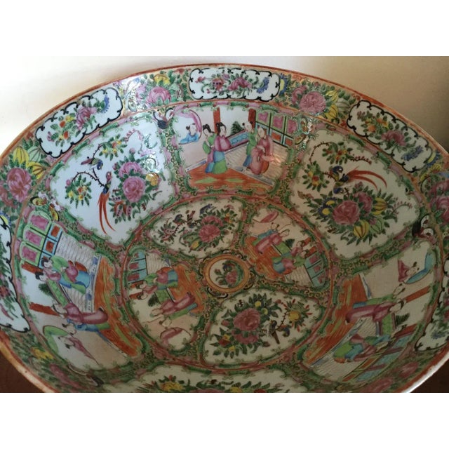 19th Century Chinese Export Porcelain Famille Rose Bowl For Sale - Image 9 of 11