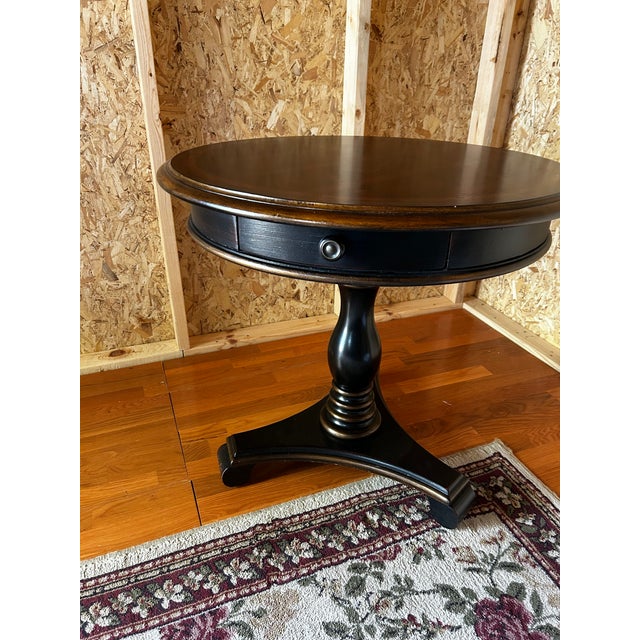 1990s 1990s Round Cherry Black Foyer Accent Table by Hooker Furniture Co. With Inlay and Protective Pad For Sale - Image 5 of 9