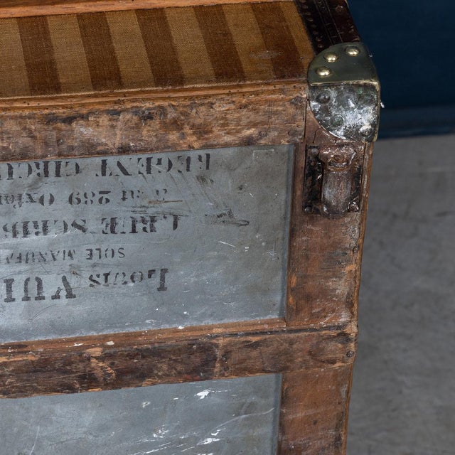 Louis Vuitton Antique French Courier Trunk in Striped Canvas from Louis Vuitton, 1885 For Sale - Image 4 of 18