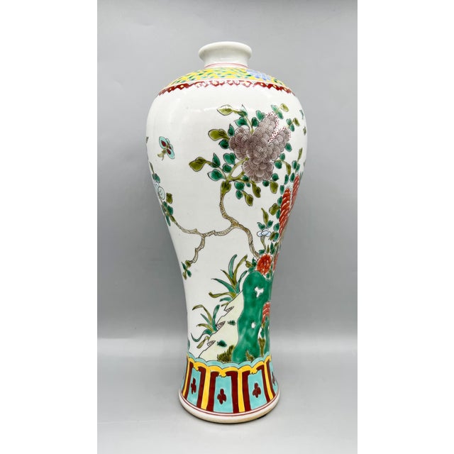 Baker Furniture Company Large Hand-Painted Chinese Famille Verte Porcelain Vase With Phoenix – Chinoiserie / Asian Traditional For Sale - Image 4 of 12