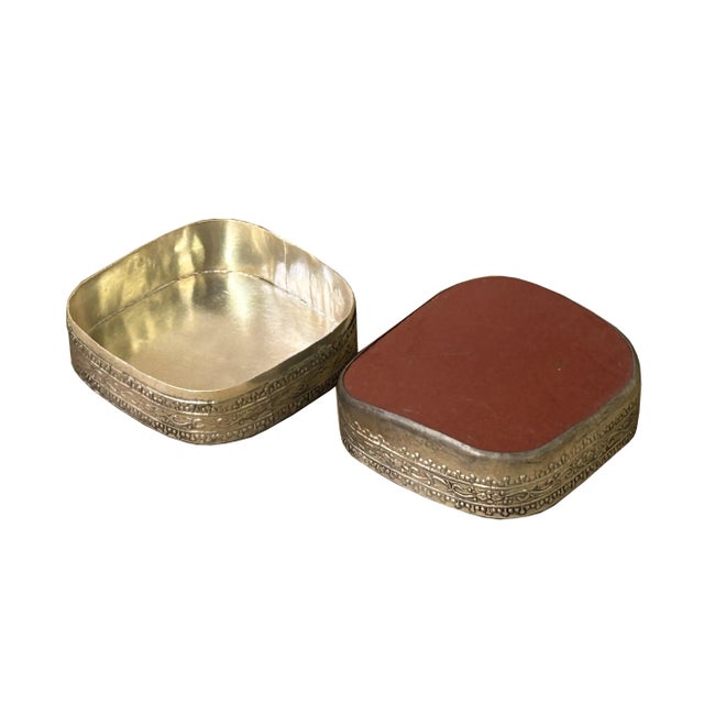3.25" Chinese Old White Base Brick Red Porcelain Art Pewter Box For Sale In San Francisco - Image 6 of 7