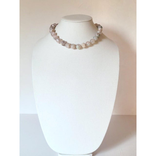 Contemporary Natural Cherry Blossom Agate Knotted Beaded Necklace For Sale - Image 3 of 9