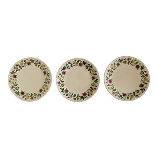 Vintage Johnson Bros. Gretchen Staffordshire Old Granite Porcelain Dinner Plates- Set of 3 For Sale