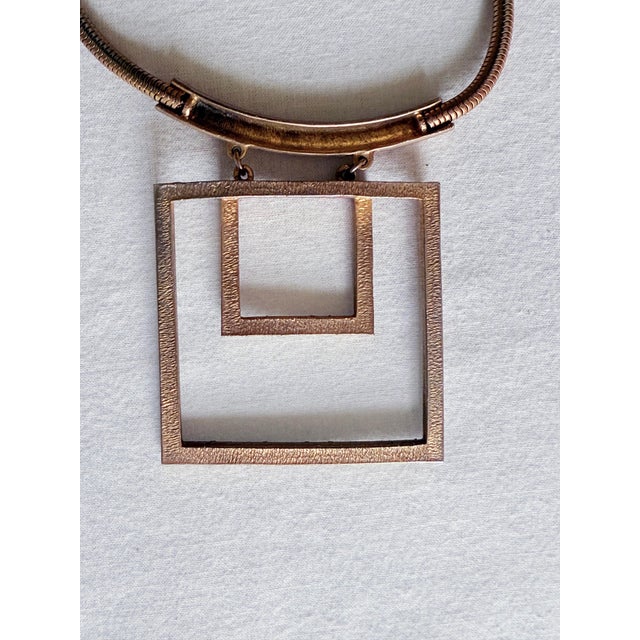 Vintage 1970s Brutalist Geometric Gold-Tone Pendant Necklace For Sale In New York - Image 6 of 12