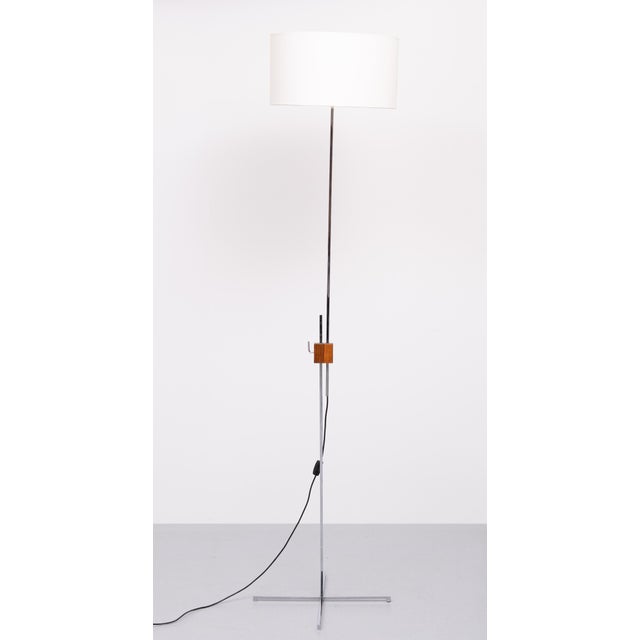 Mid-Century Modern Adjustable Chrome Walnut Floor Lamp by Hans Eichenberger, 1950s For Sale - Image 7 of 10