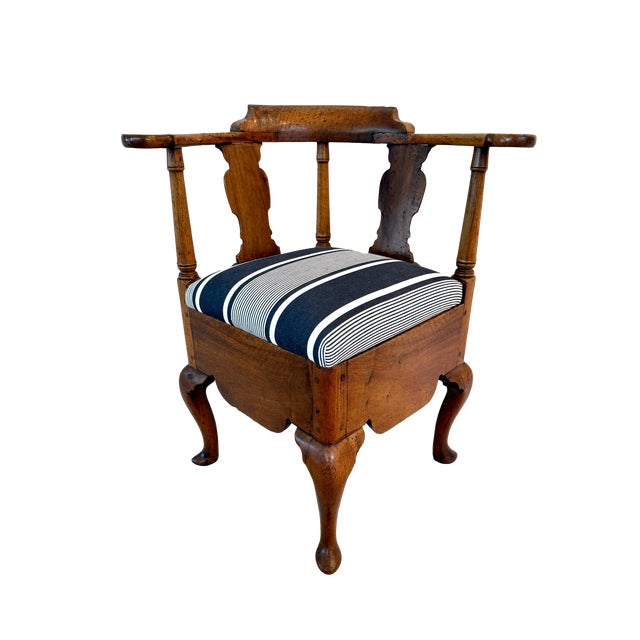 Brown American Queen Ann Style Walnut Corner Commode Chair, Circa 1740 For Sale - Image 8 of 13