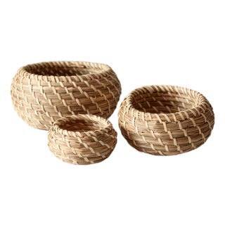 Vintage Set of 3 Woven Nesting Basketsof 3 For Sale