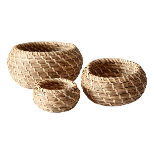 Vintage Set of 3 Woven Nesting Basketsof 3 For Sale